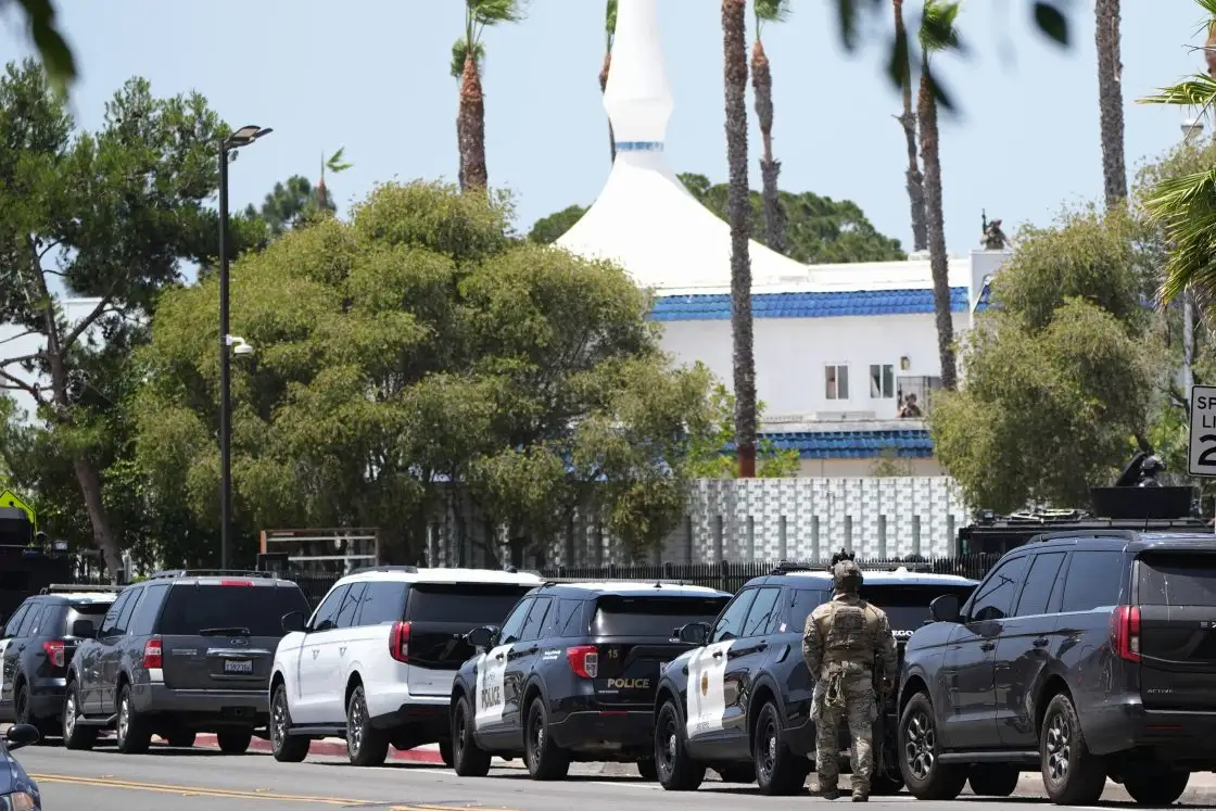 5 dead, including suspects, after San Diego mosque shooting