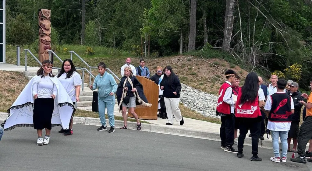 Totem pole raised at Nootka Sound RCMP detachment symbol of partnership